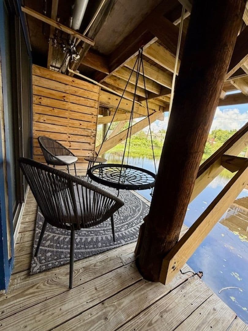 Cocoa House: 5749 Lake Poinsett Rd