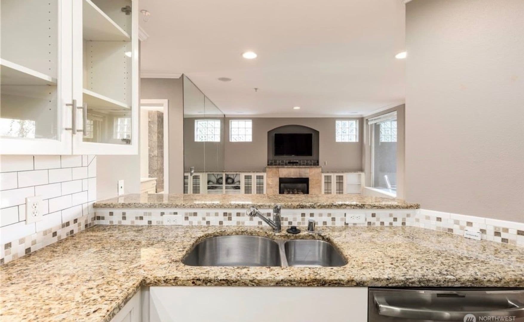 Kirkland Condo: 220 1st St