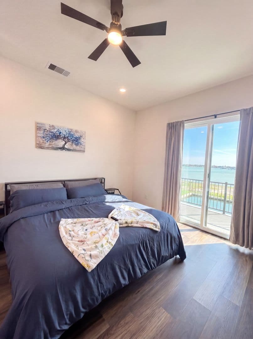 Seabrook Townhome: 4405 Anthony Court Ln