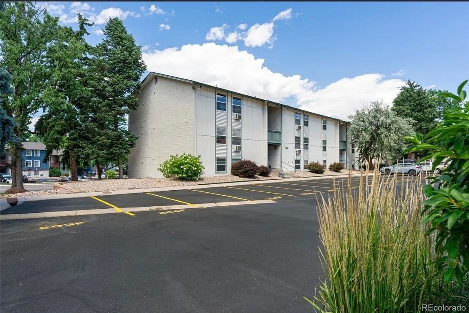 Aurora Condo: 2120 S Vaughn Way