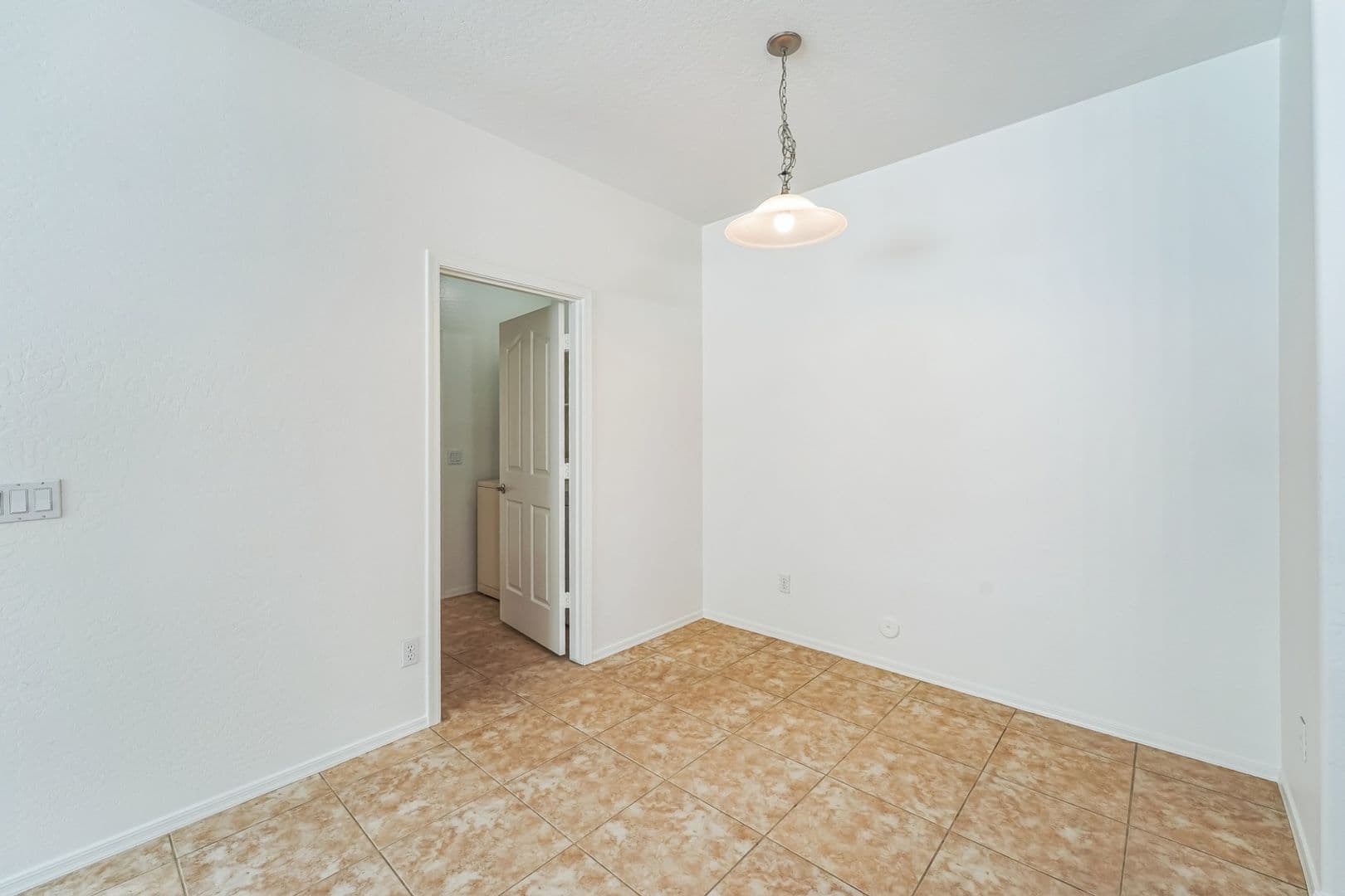 Gilbert House: 1268 E Birdland Dr