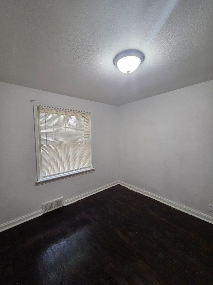 Saint Louis House: 1816 N Hanley Rd