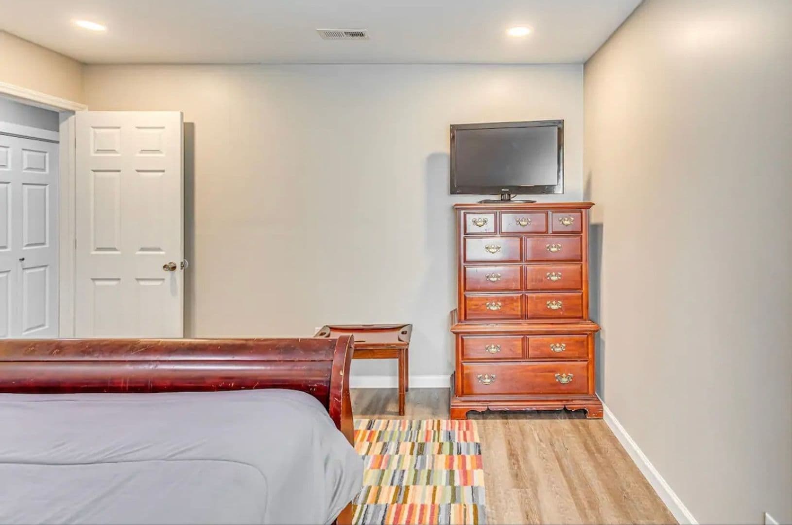 Whiteville House: 208 E Columbus St