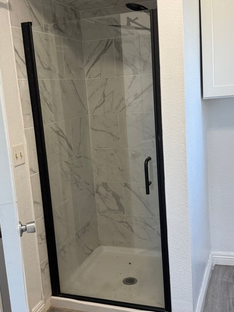 Visalia House: 16544 Avenue 291