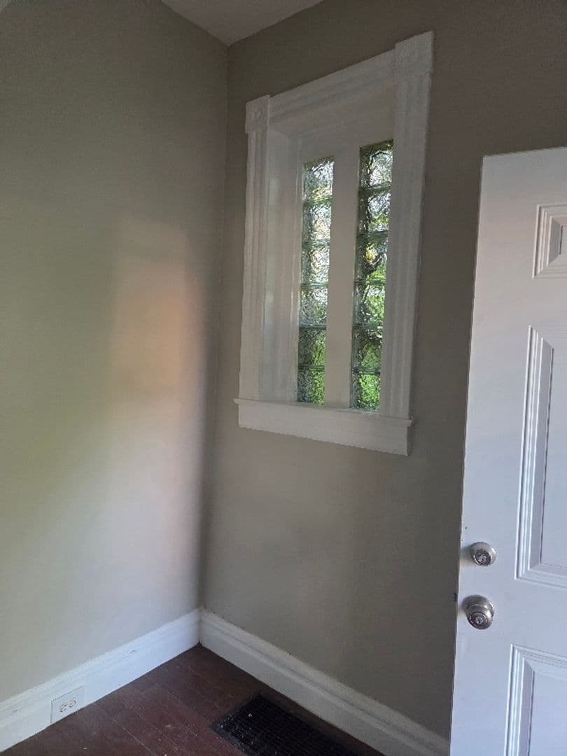 Saint Louis House: 5501 Putnam St