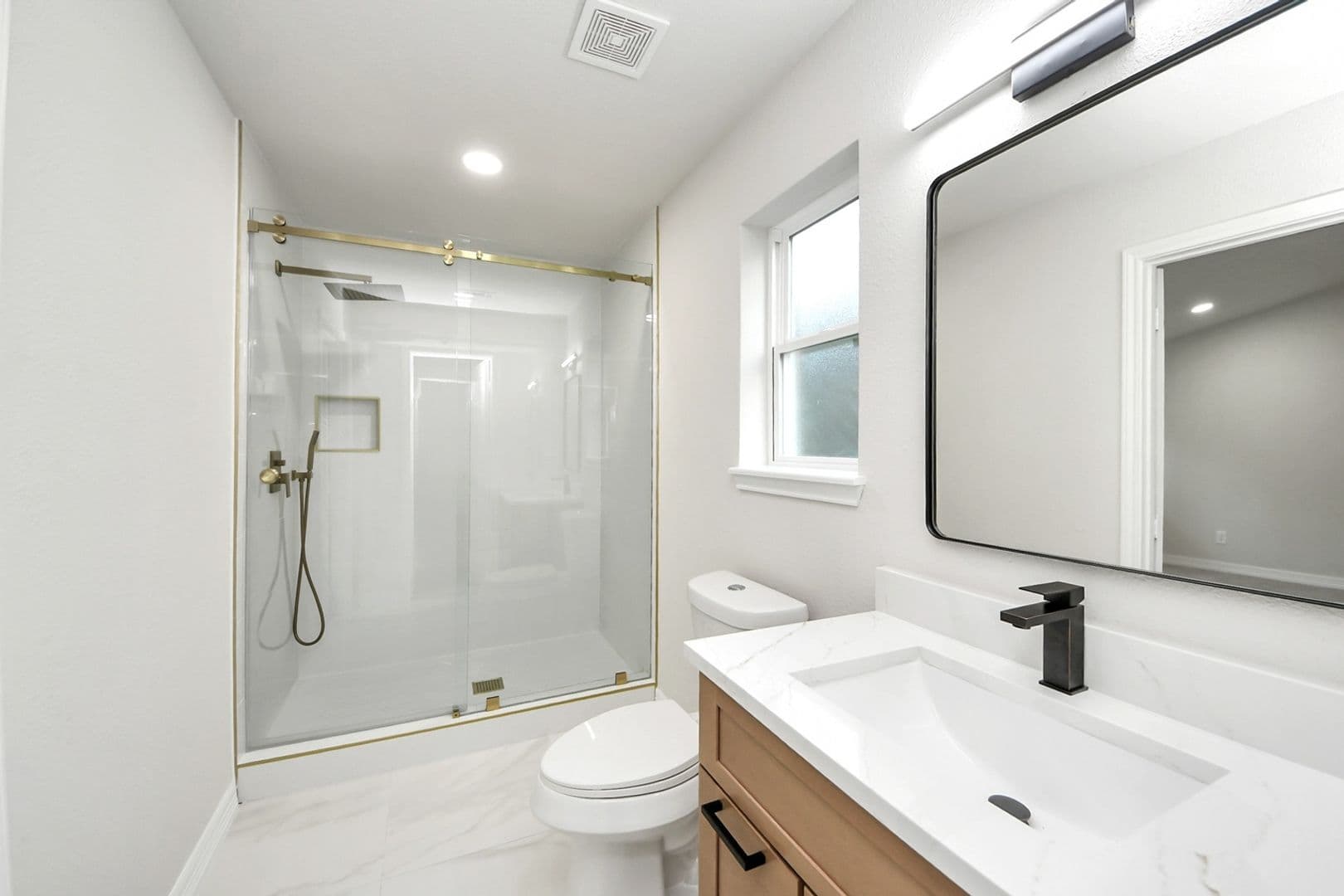 Houston House: 10806 Olympia Dr