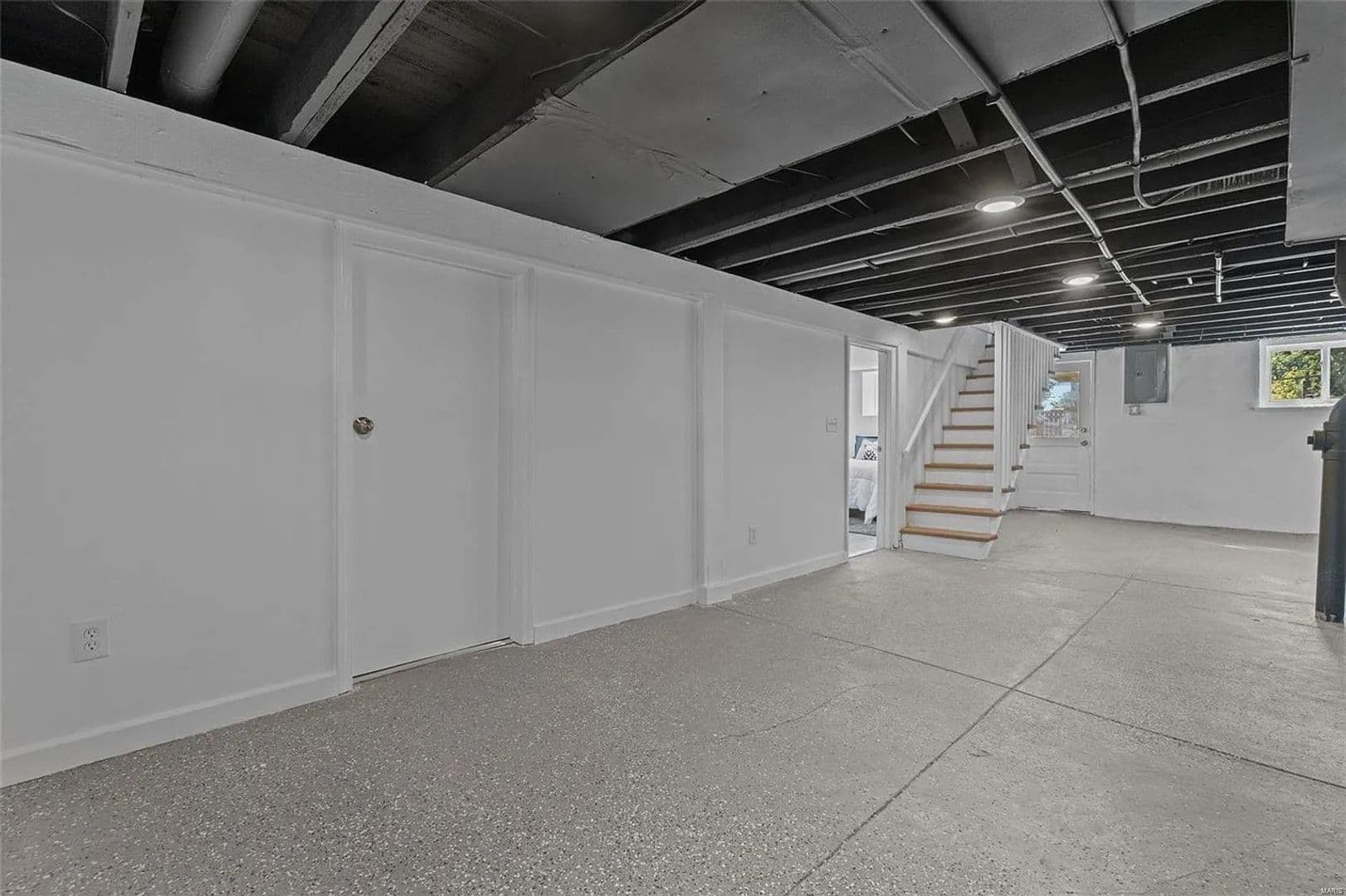 Saint Louis House: 4406 Ellenwood Ave