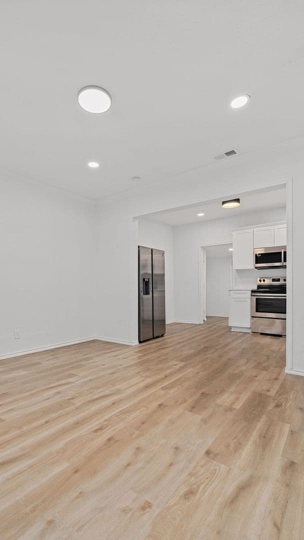 Fort Worth House: 1032 E Tucker St