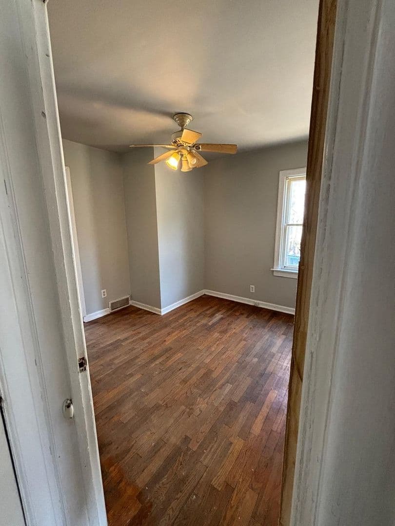 Lansing House: 1216 W Mount Hope Ave