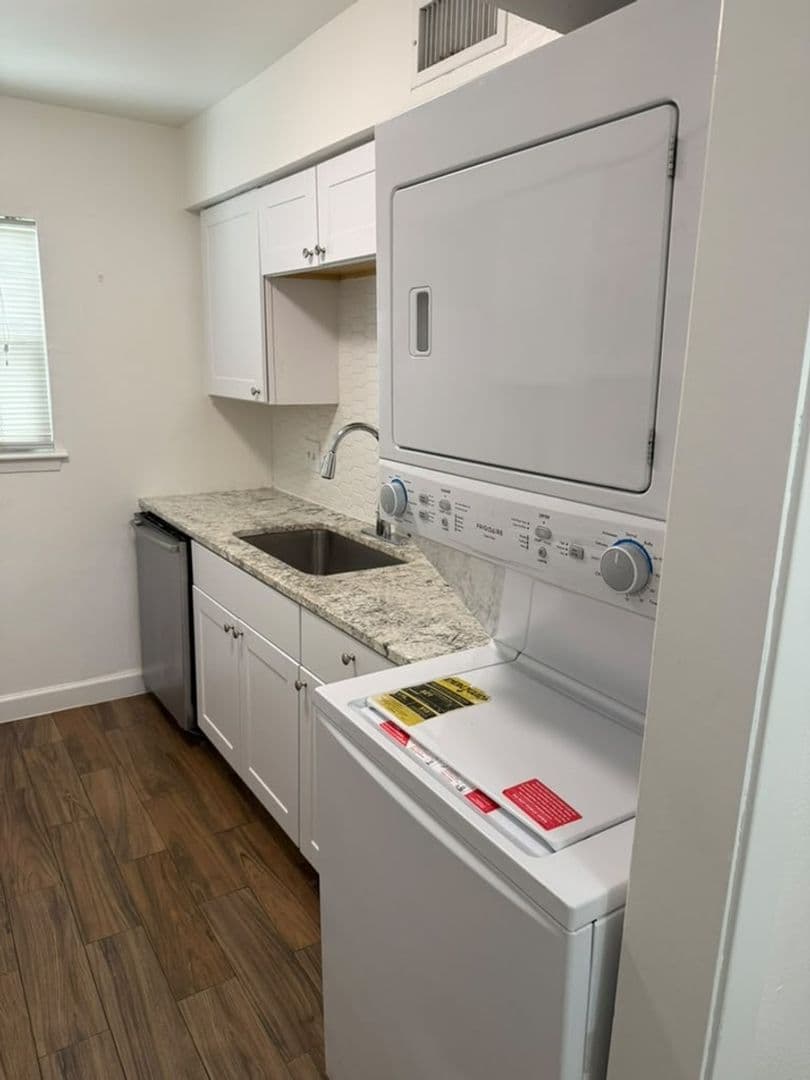 Houston Condo: 2744 Briarhurst Dr