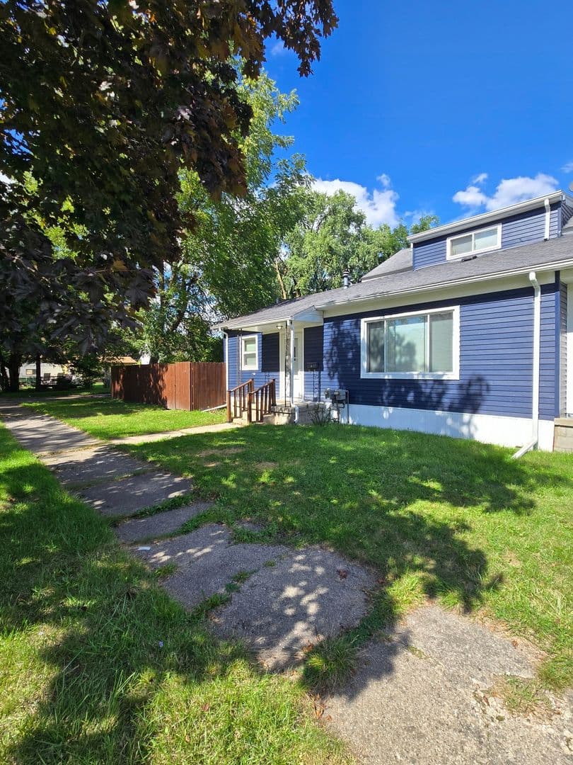 Saginaw Townhome: 723 S Woodbridge St