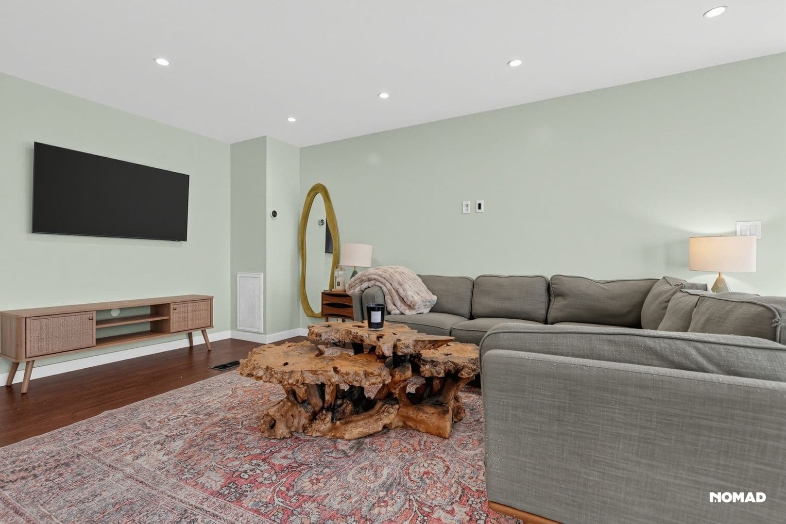 Los Angeles House: 4875 Wicopee Ave