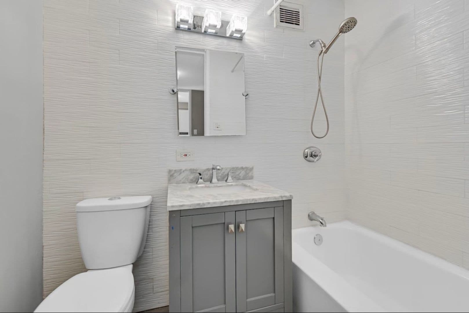 Chicago Condo: 601 E 32nd St
