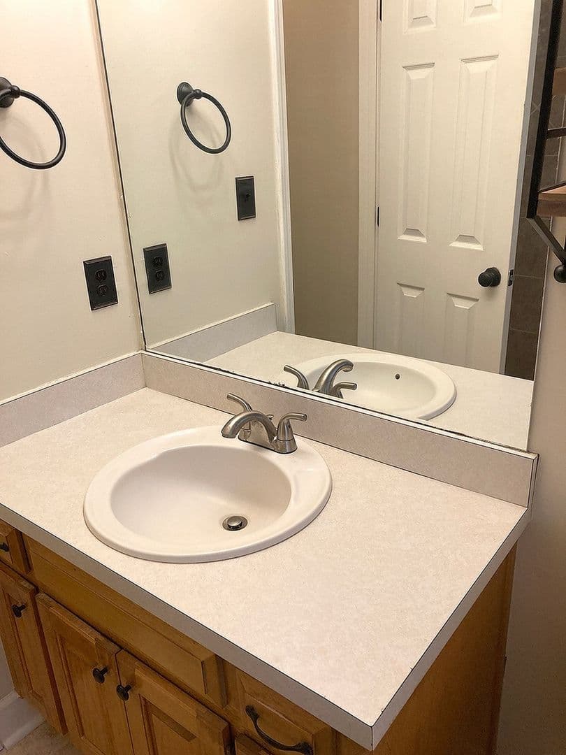 Villa Rica House: 1370 Fernwood Ct
