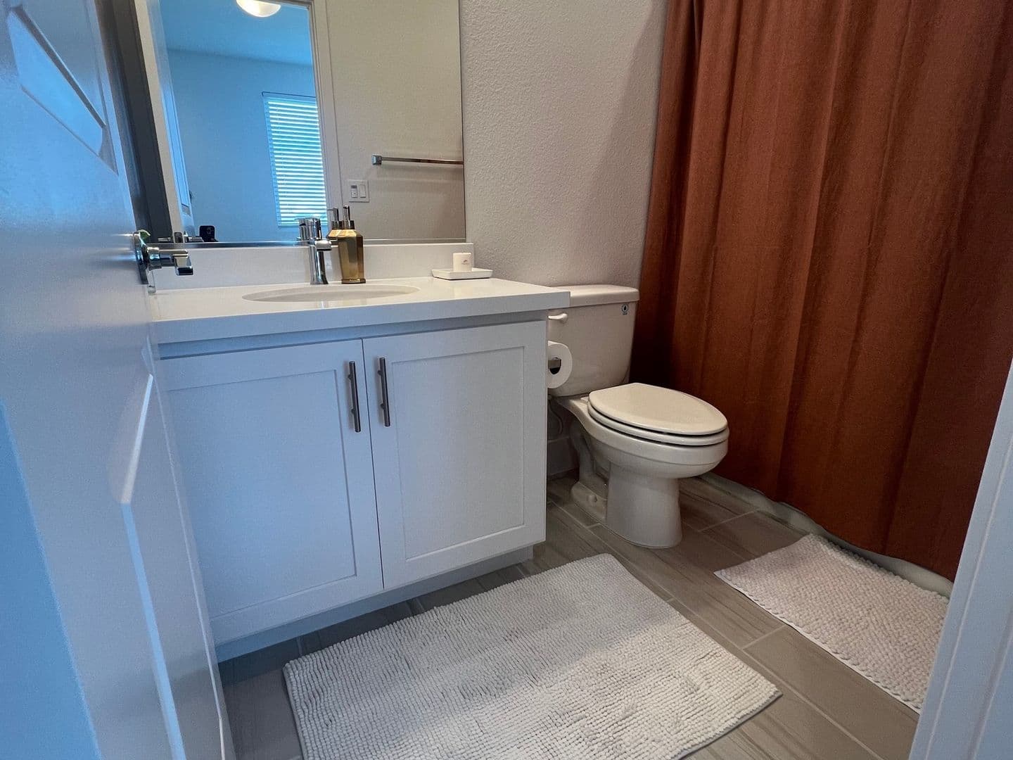Richmond Condo: 814 Marina Way S