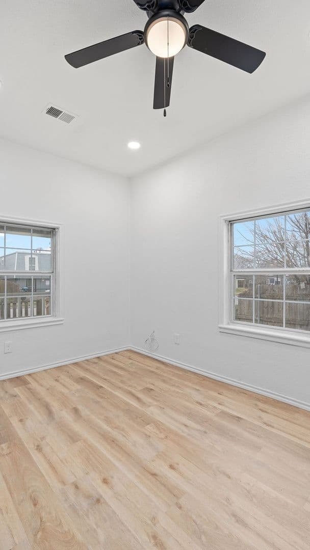 Fort Worth House: 1032 E Tucker St