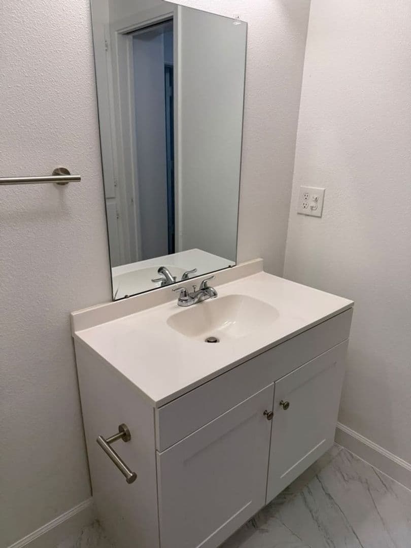 Houston Condo: 2744 Briarhurst Dr