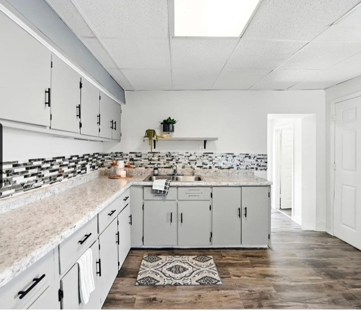 Lima House: 419 S Collett St