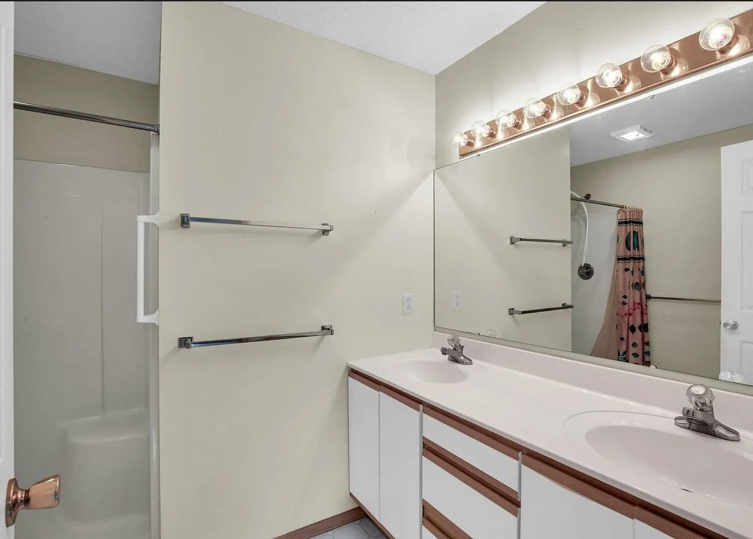 Urbana House: 1801 Glenwood Oaks Ct