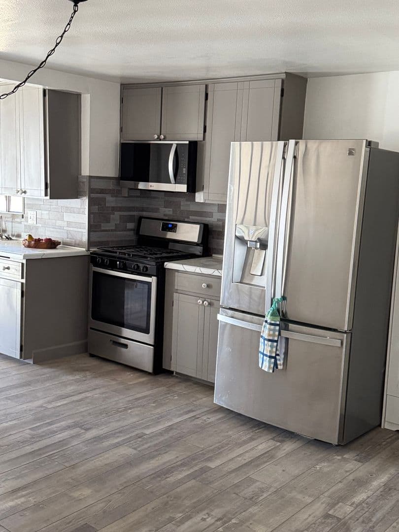 Visalia House: 16534 Avenue 291