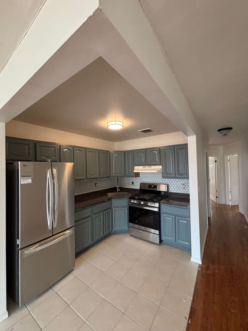 Far Rockaway Townhome: 1035 Gipson St