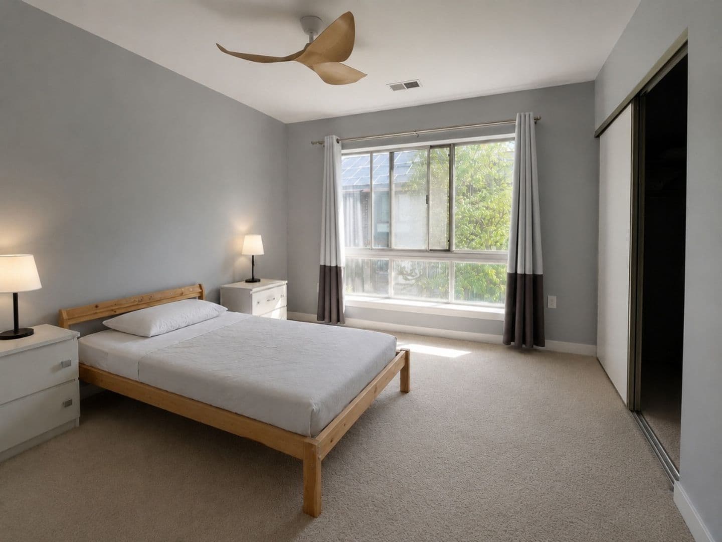 Washington Condo: 54 Hawthorne Ct NE