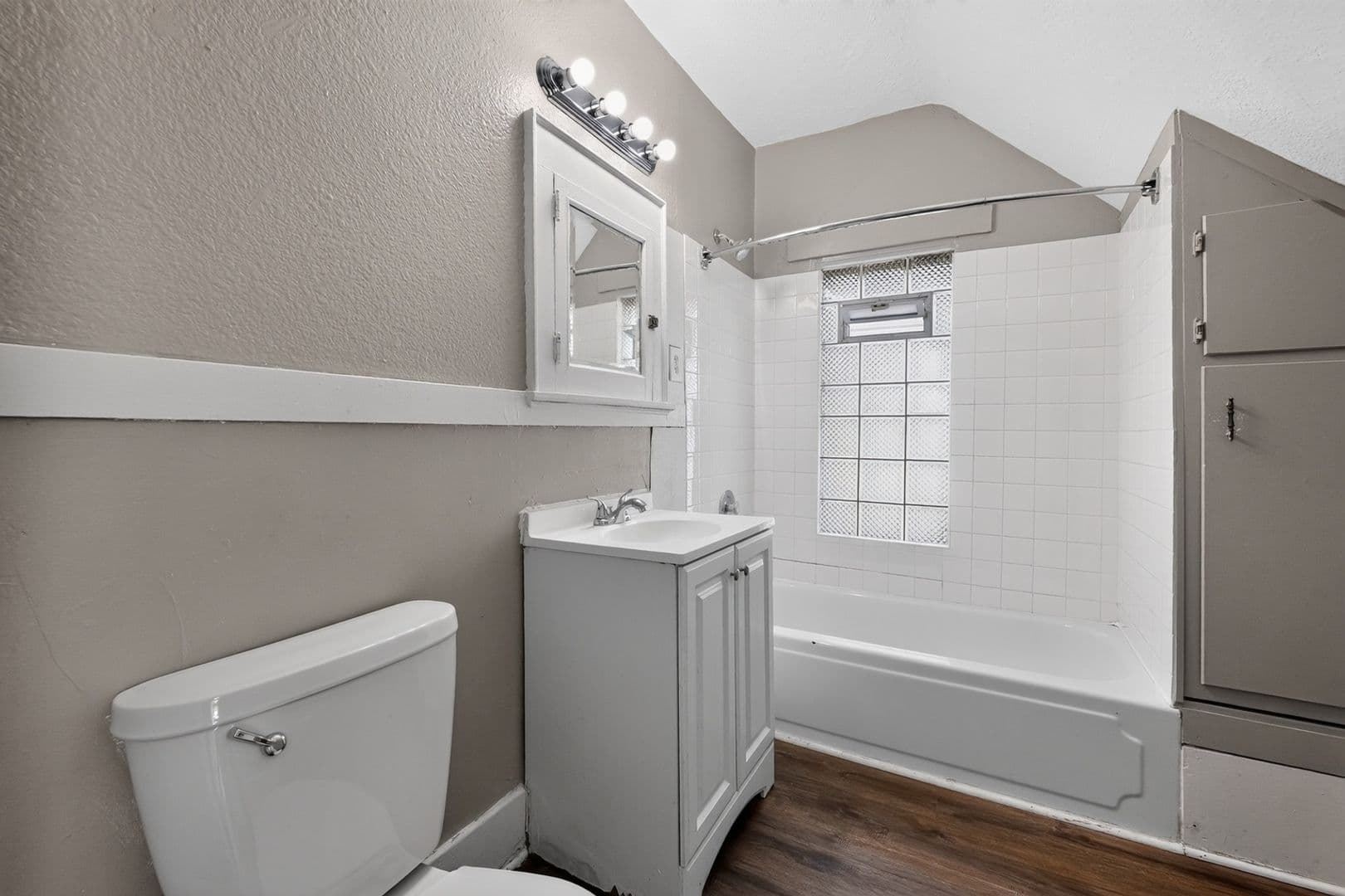 Milwaukee Townhome: 3045 N Dr William Finlayson St
