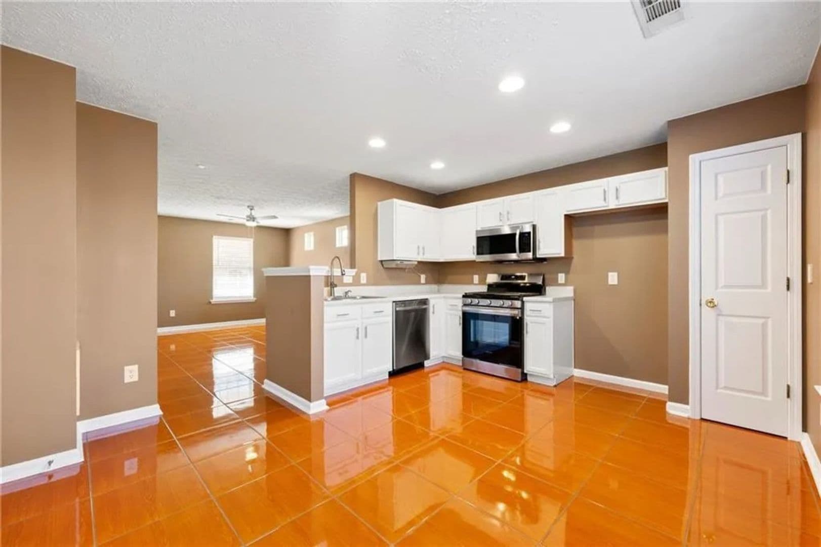Cumming House: 5125 Sky Ridge Way