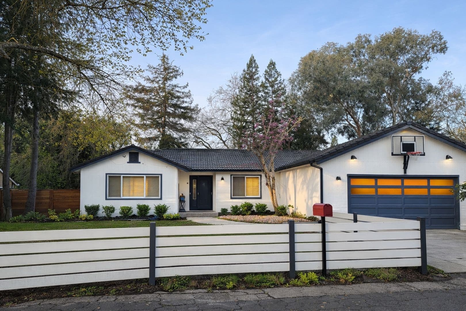 Sonoma House: 19420 Goin Ln