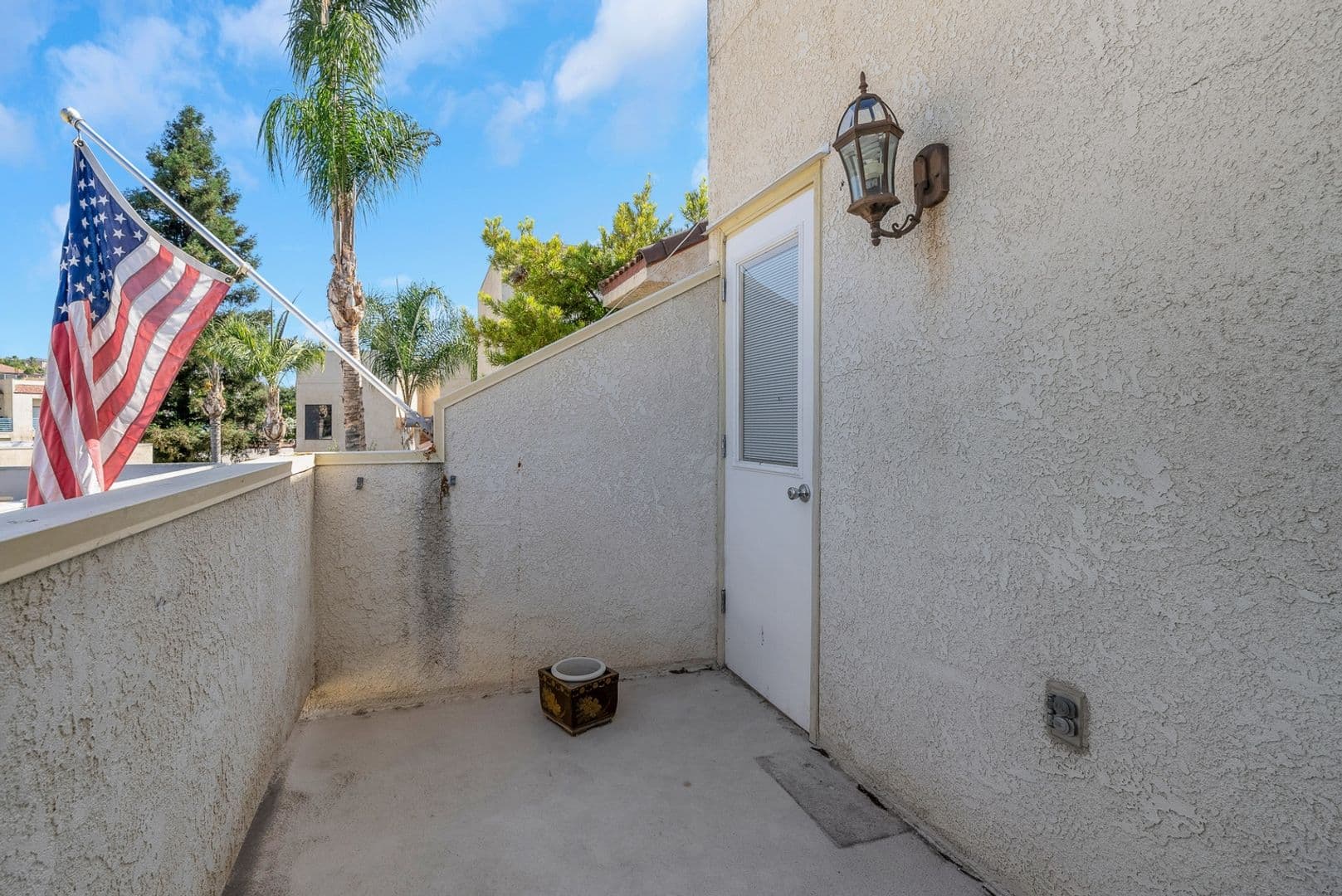 Bakersfield Townhome: 14500 Las Palmas Dr