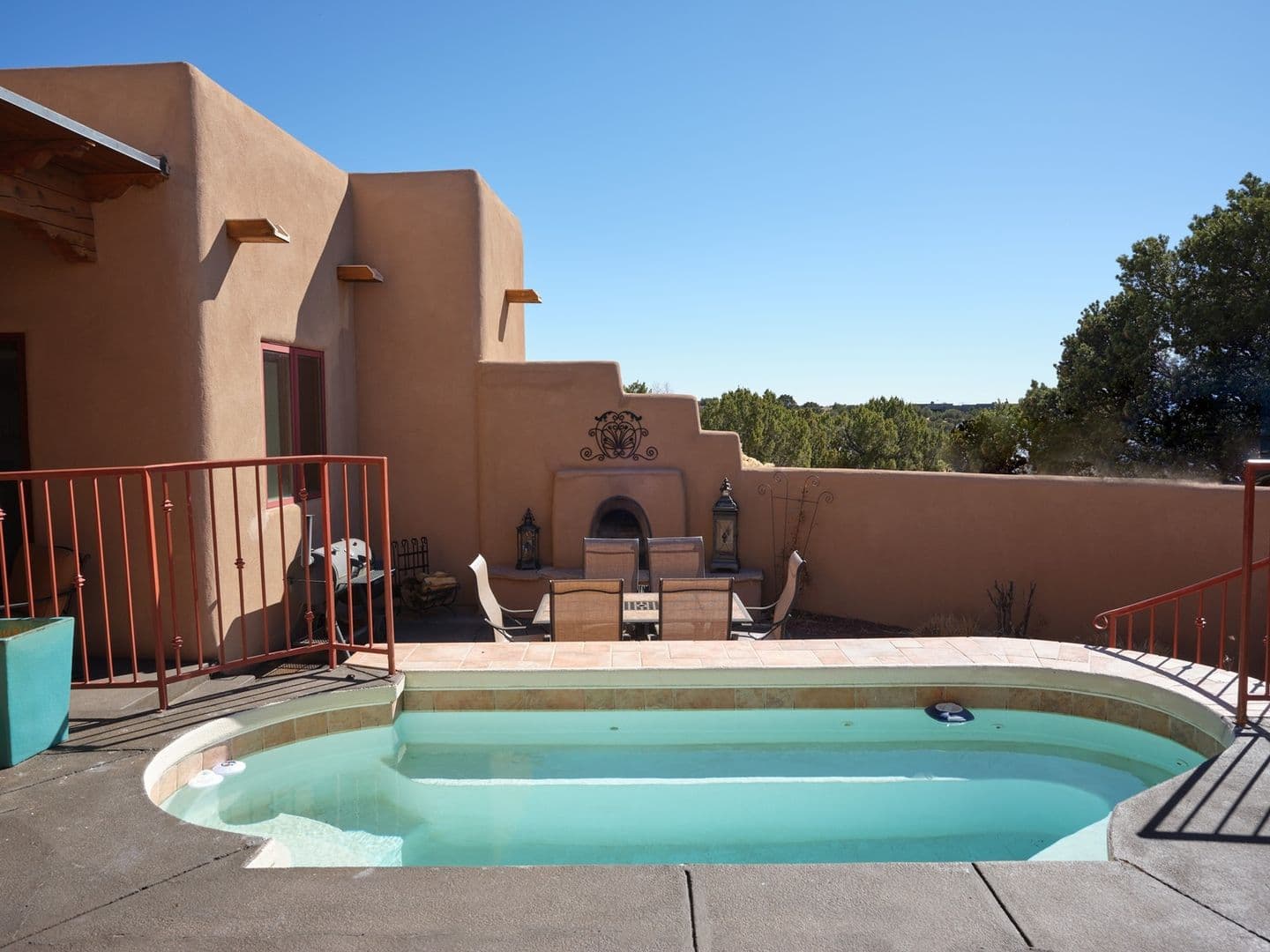 Santa Fe House: 4 Bishops Dome Rd