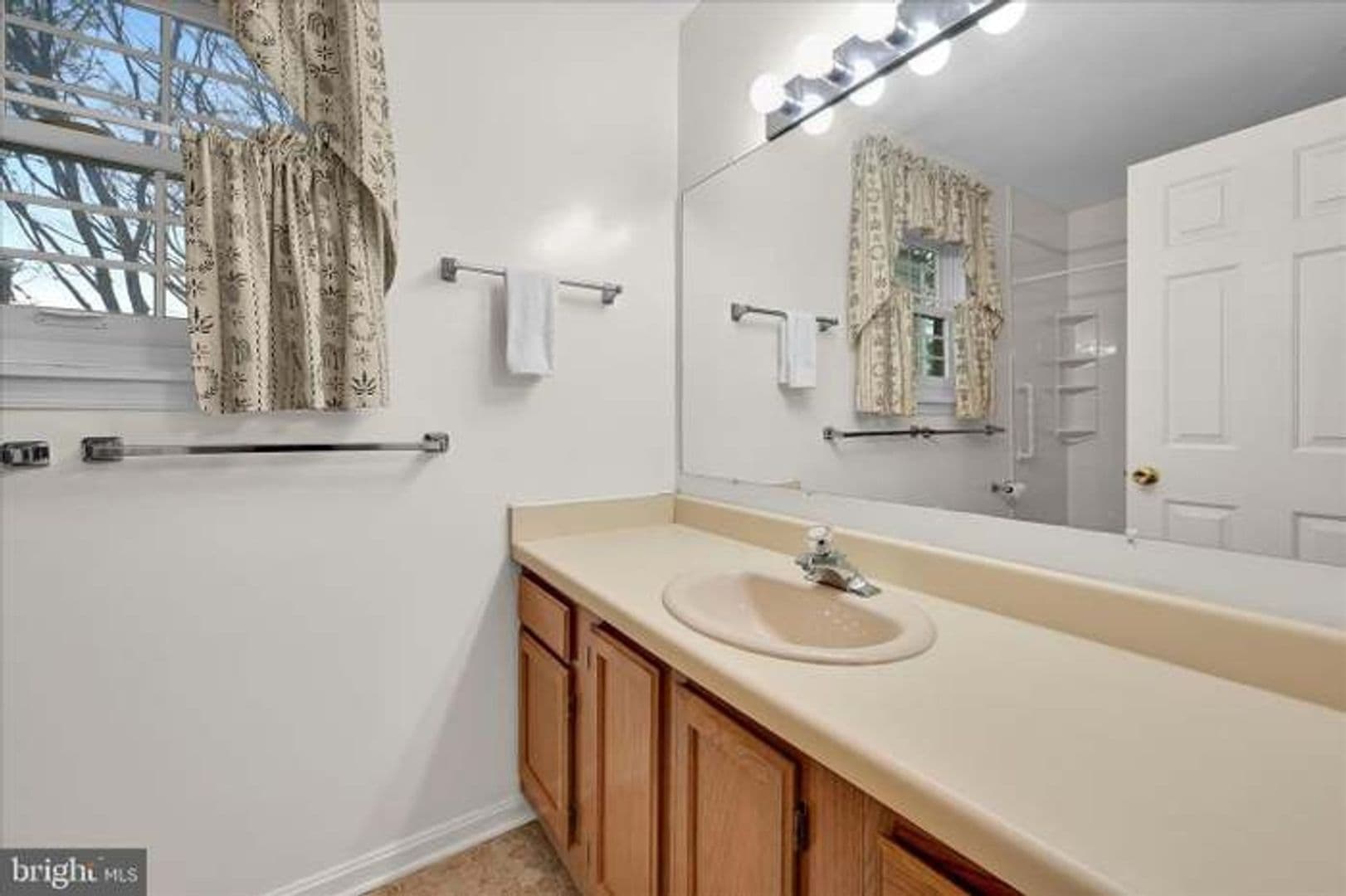 Harrisburg House: 6106 Spring Knl Dr