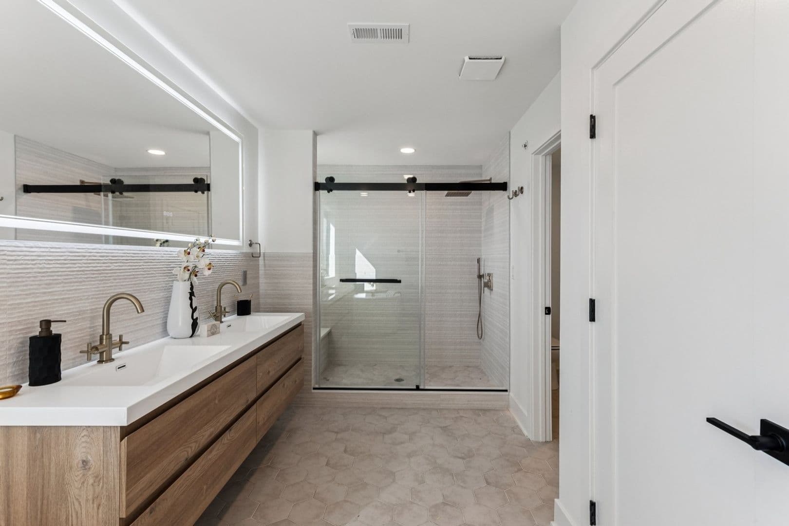 Philadelphia House: 739 N Capitol St