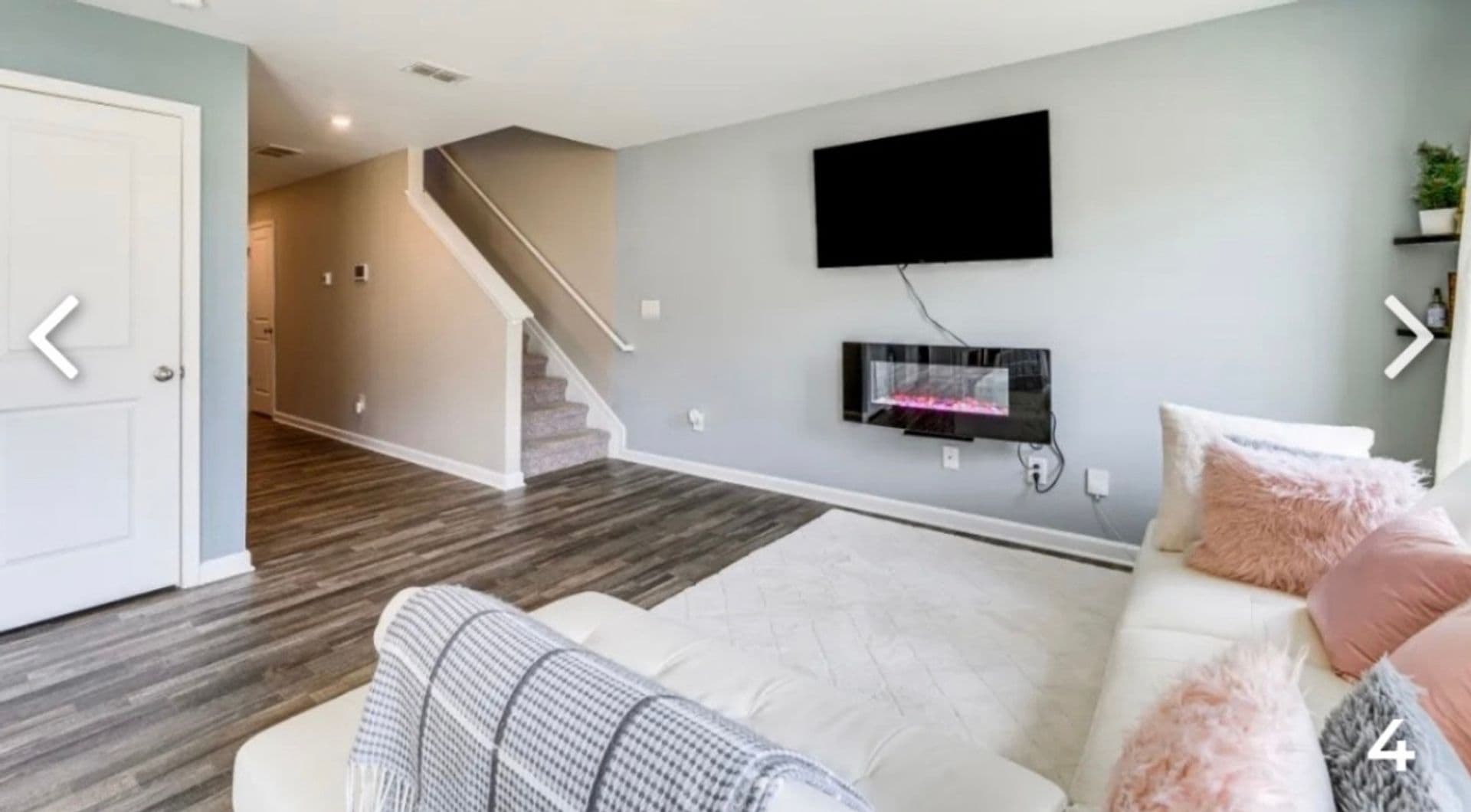 Macon House: 212 Hawthorn Trl