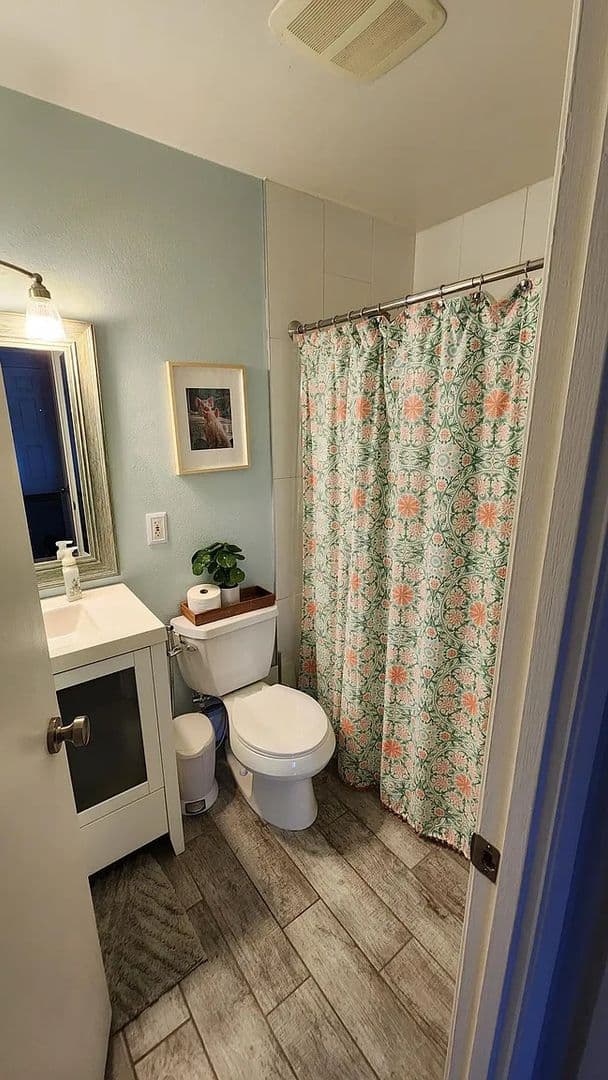 Livermore House: 1032 Hollyhock St