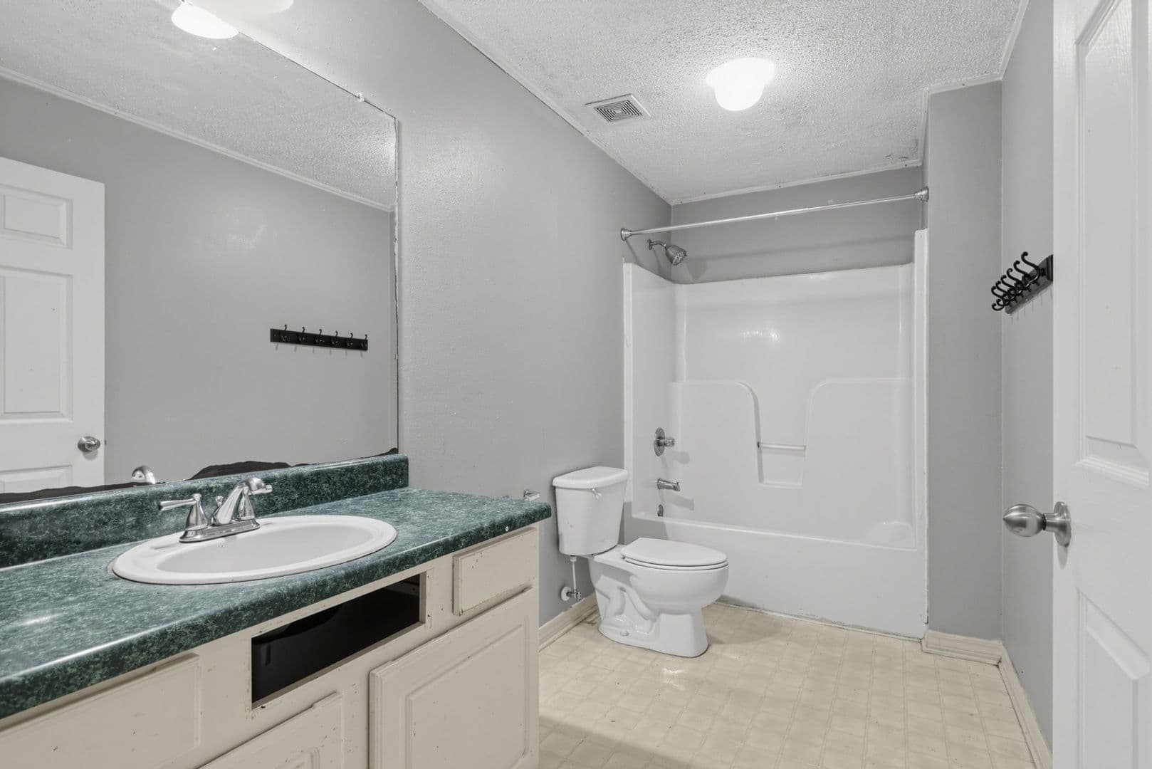 Mobile House: 1387 Hunters Ridge Dr W