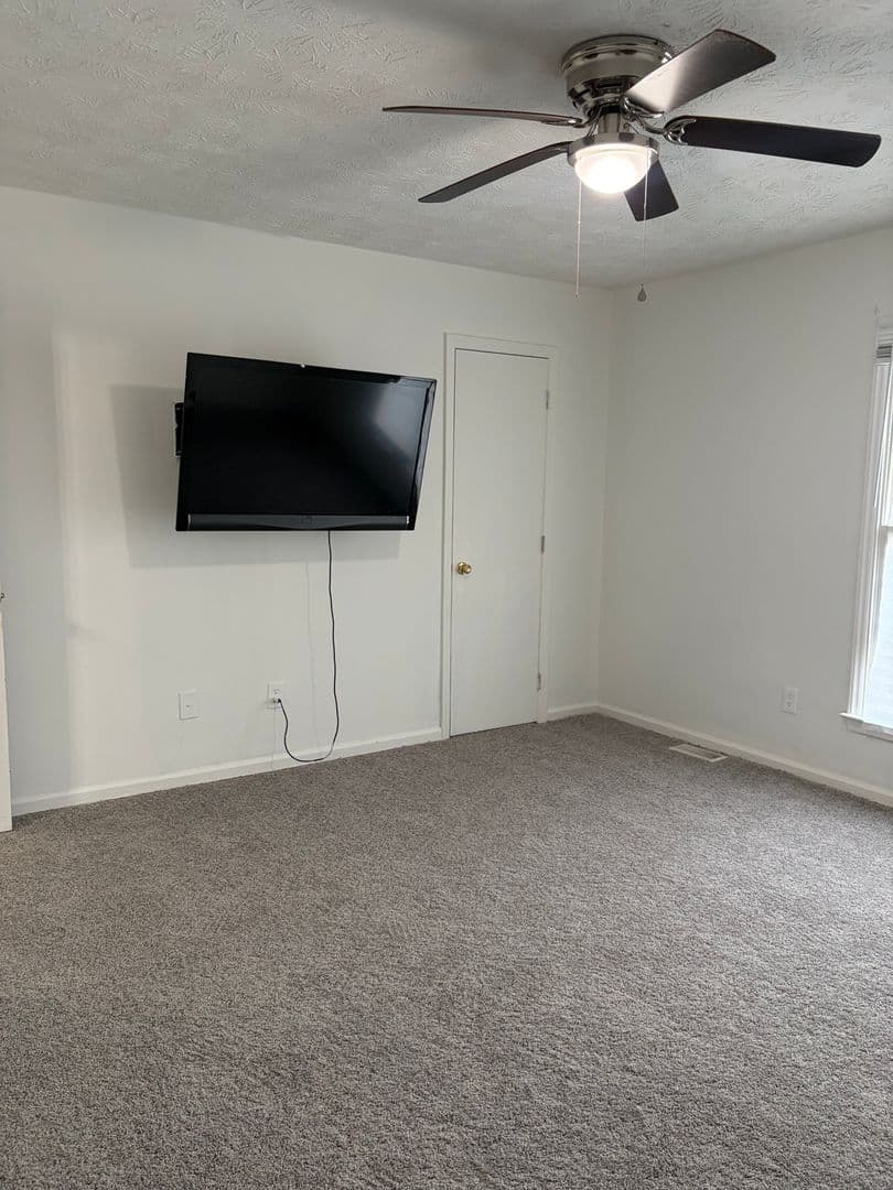 Fayetteville House: 3323 Scotty Hill Rd