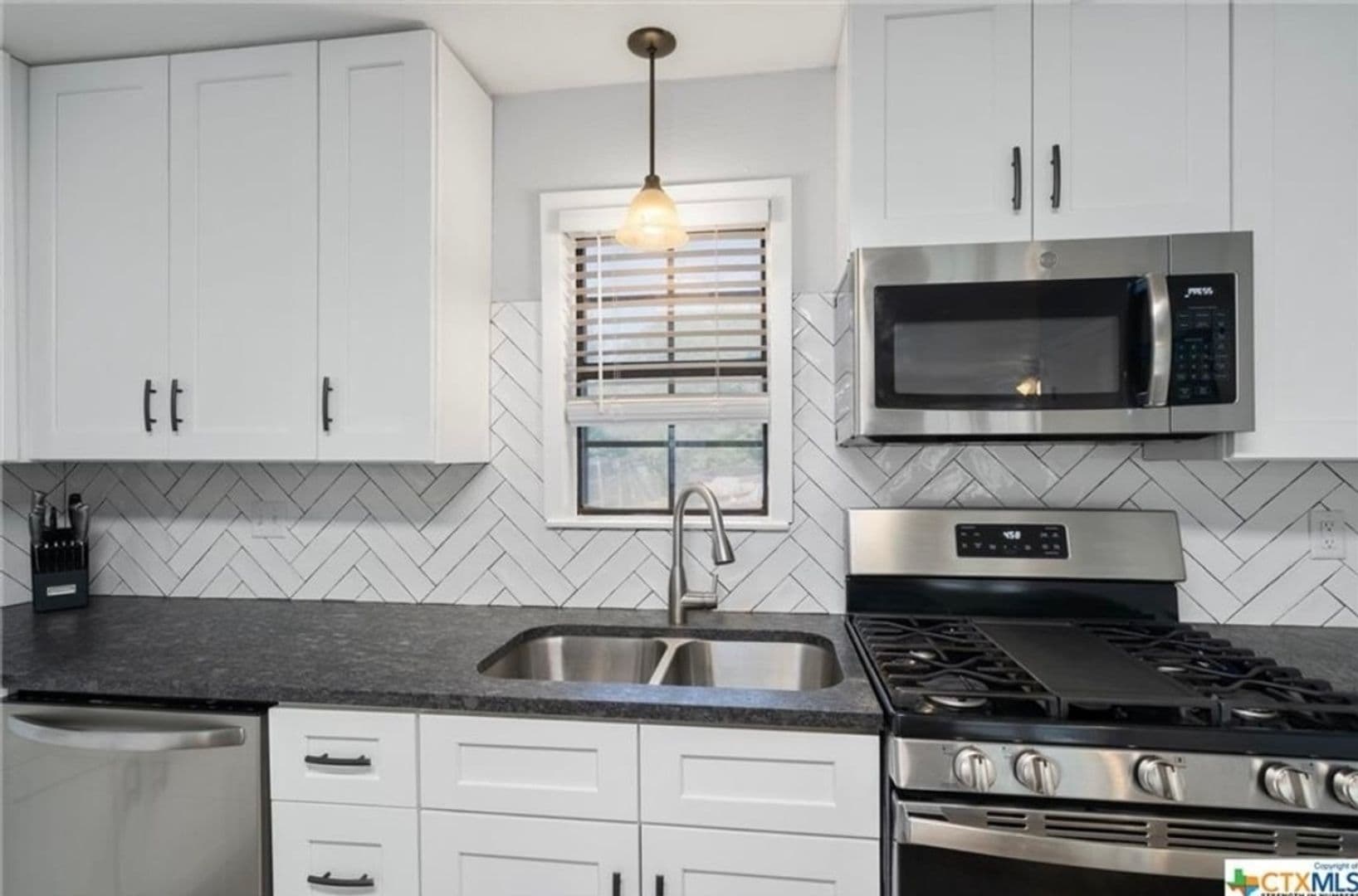 Taylor House: 610 Vernon St