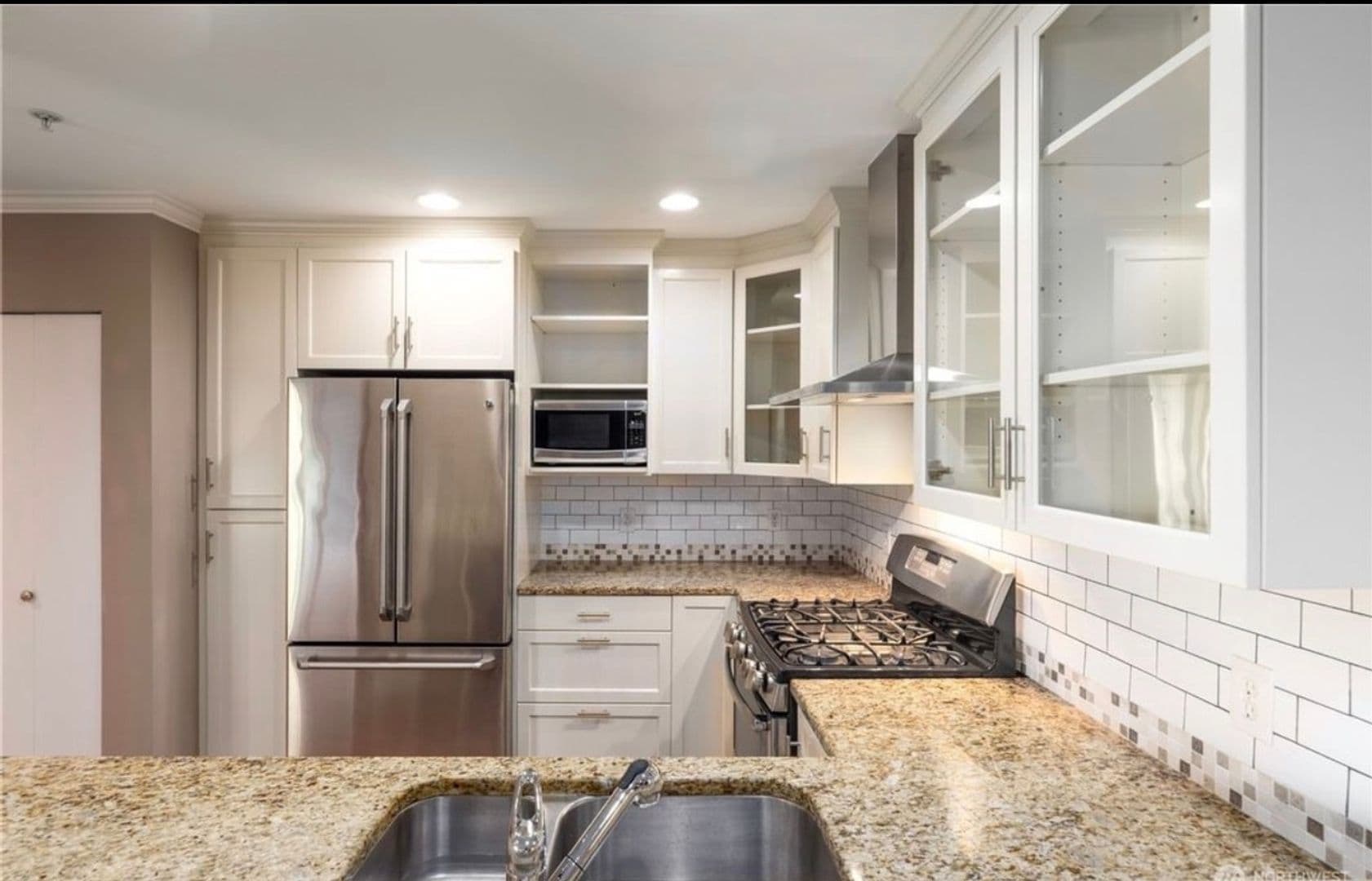 Kirkland Condo: 220 1st St