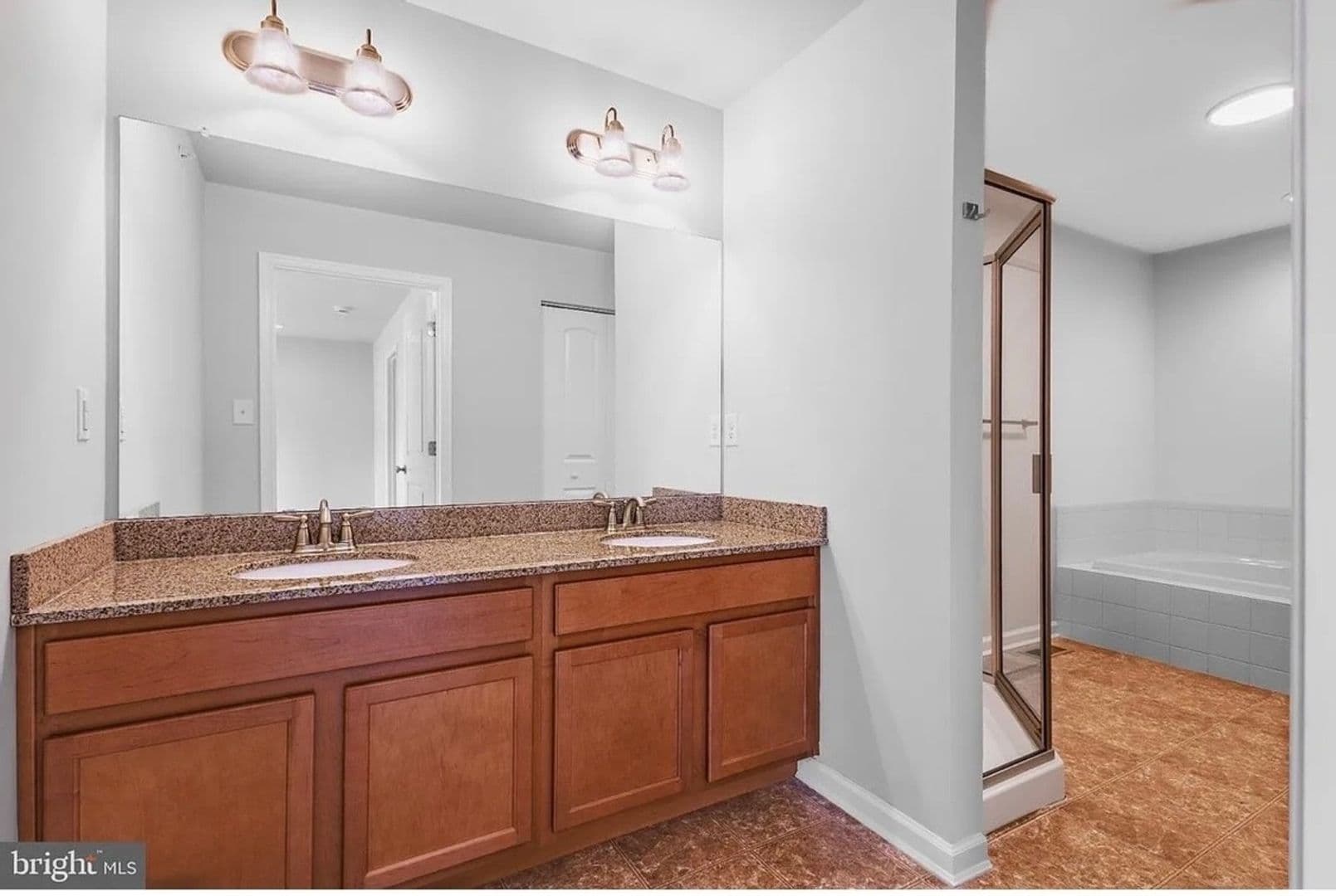 Newark Townhome: 621 S Twin Lakes Blvd