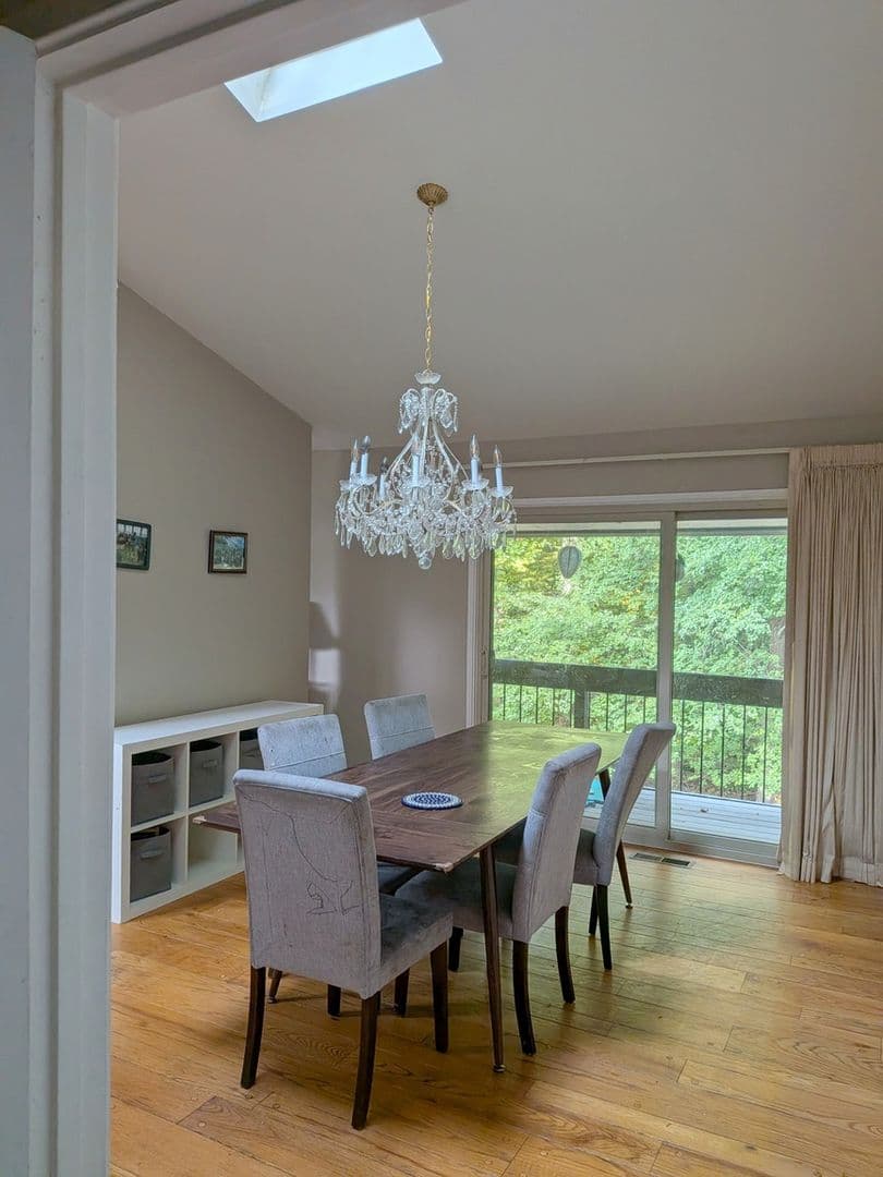 Potomac House: 8801 Quiet Stream Ct