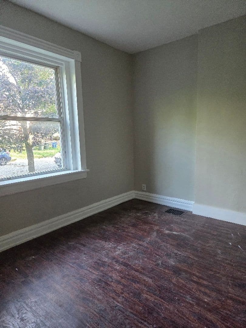 Saint Louis House: 5501 Putnam St