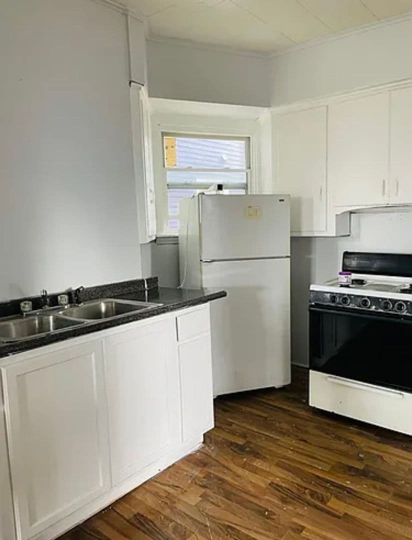 Buffalo Townhome: 327 Hampshire St
