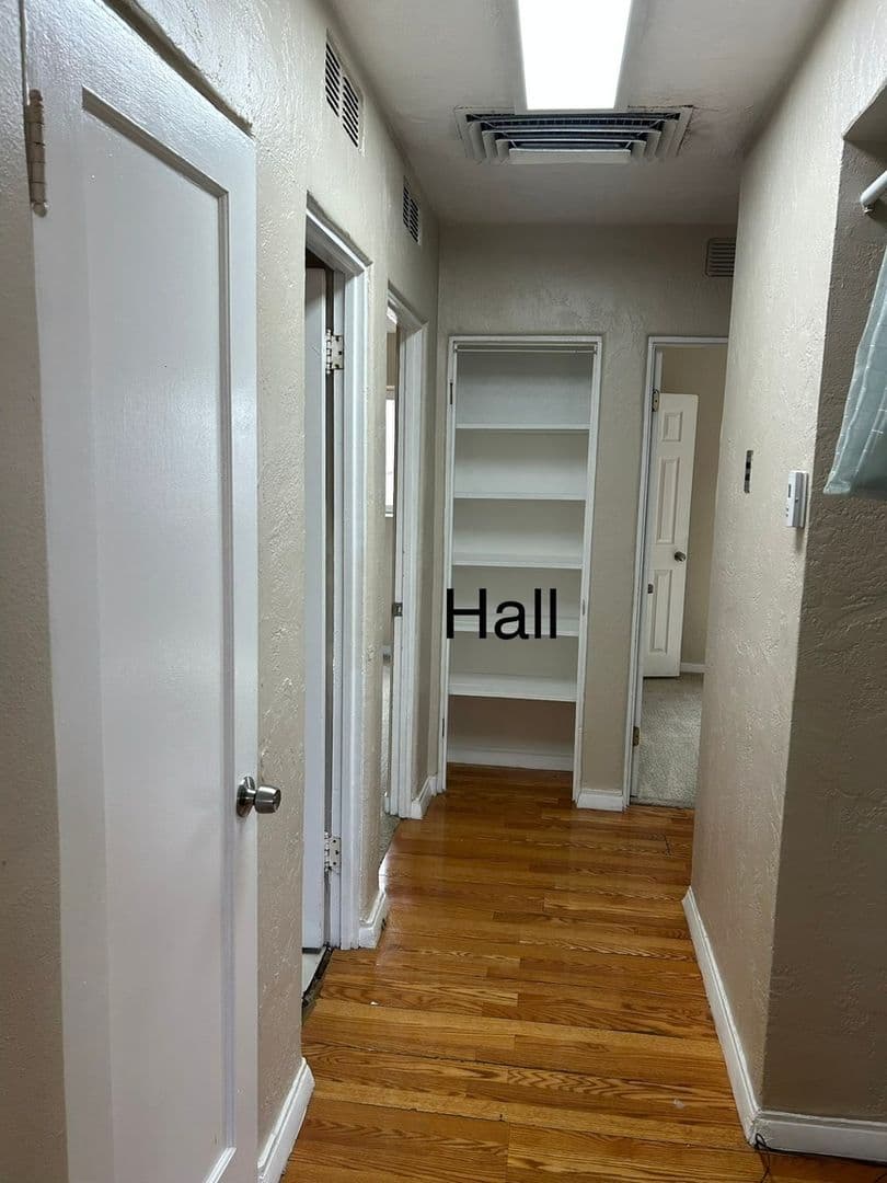 Albuquerque House: 2534 Cagua Dr NE
