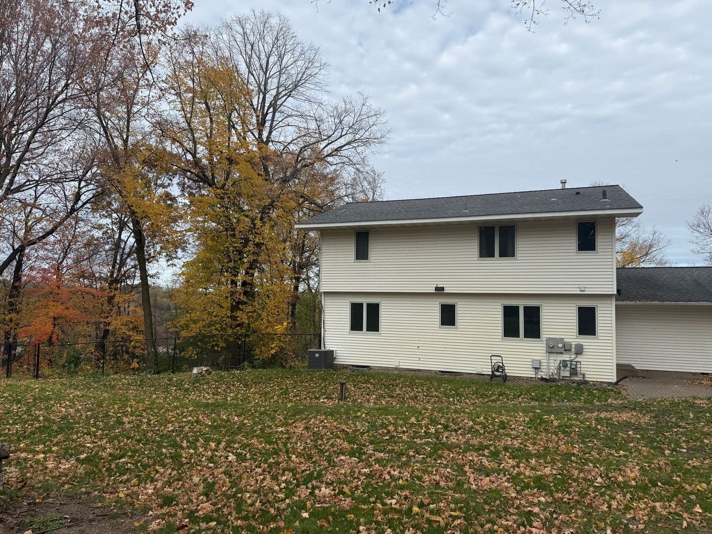 Prior Lake House: 17742 Fairlawn Ave