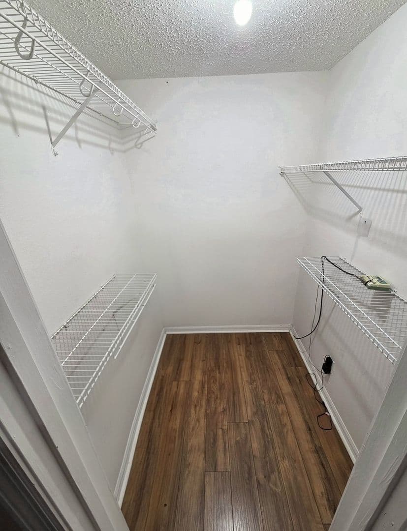 Lakeland House: 7628 Lewis Rd
