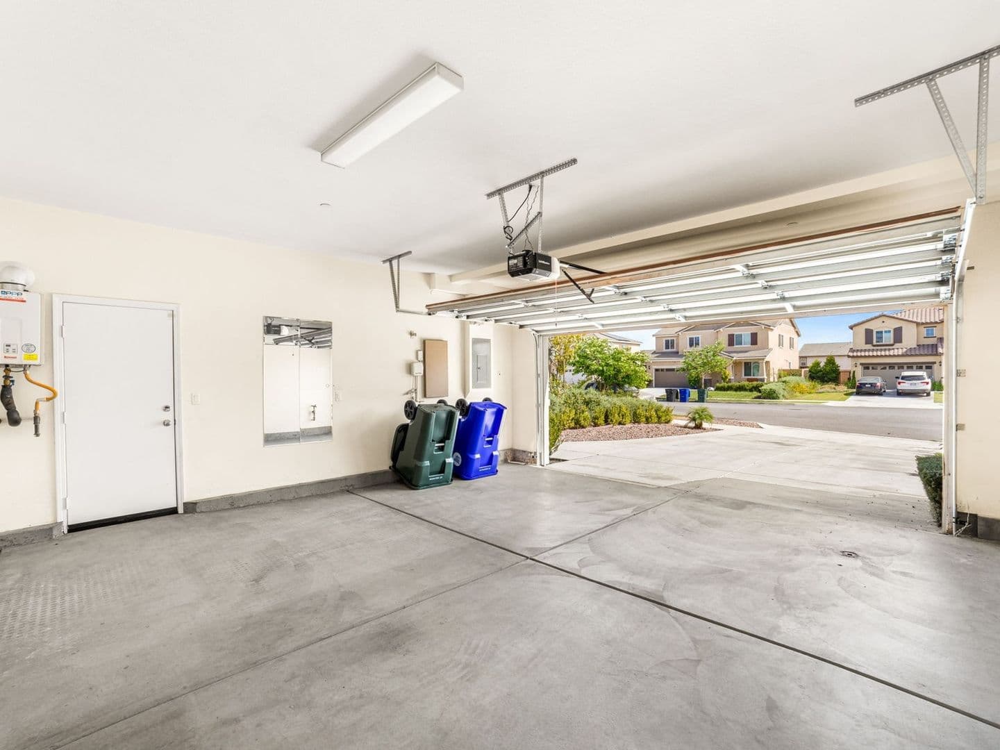 Fontana House: 16136 Twinberry Ct