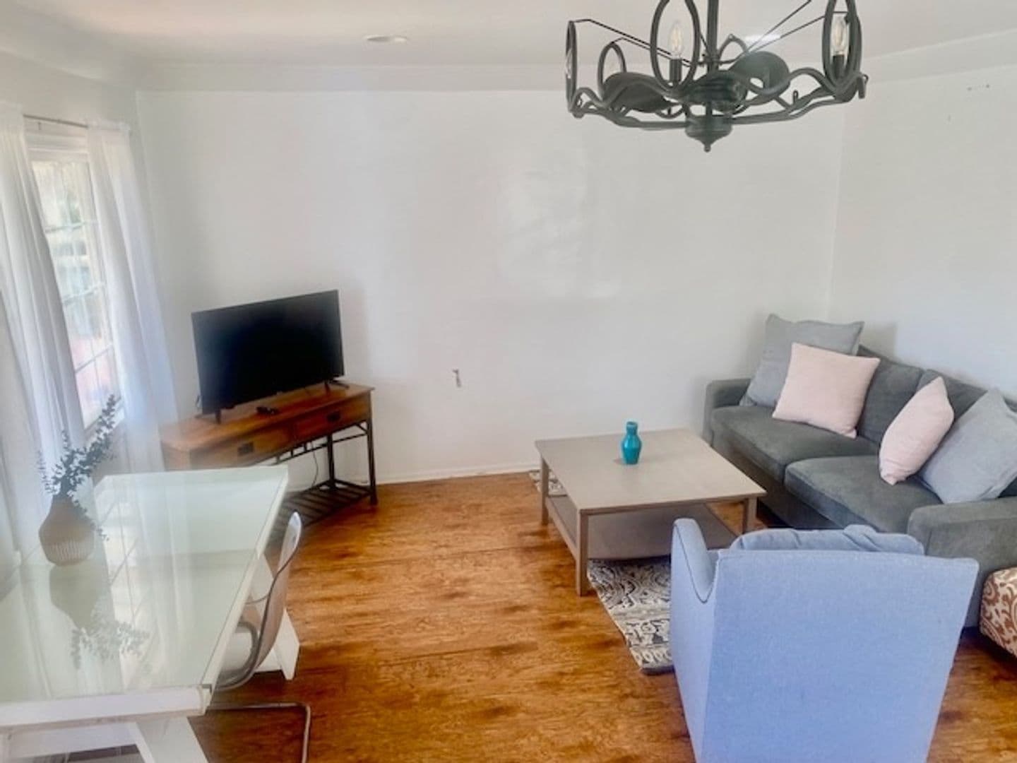 Los Angeles Townhome: 1938 S Palm Grove Ave