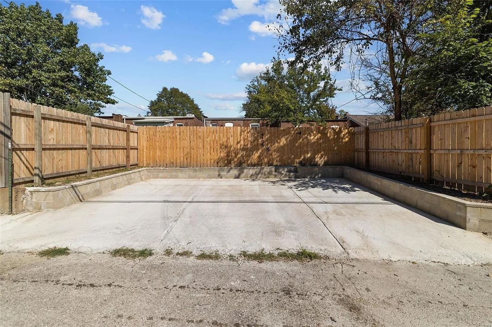 Saint Louis House: 4406 Ellenwood Ave