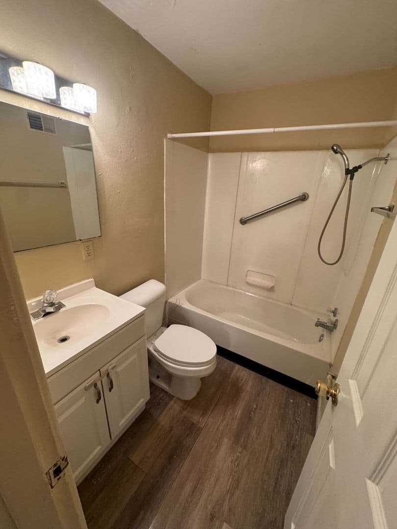 Belleville Townhome: 316 W H St